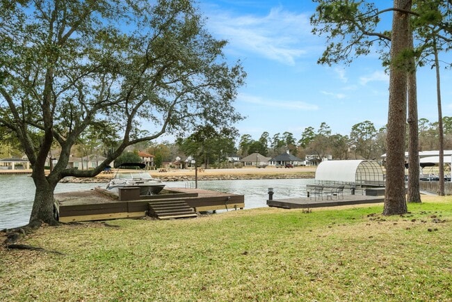 Building Photo - 3203 Poe Dr