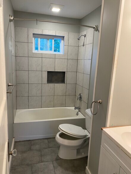 Building Photo - 48 John St