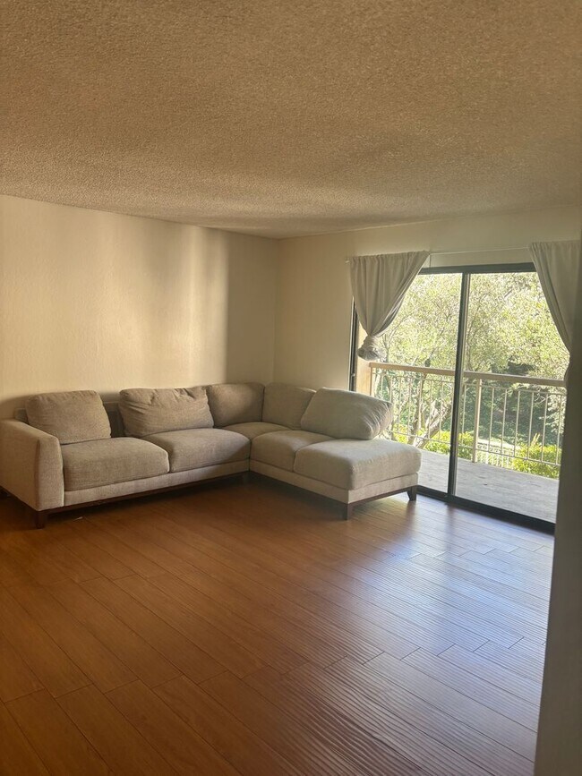 Building Photo - Spacious Upgraded Condo in The Keys – Waln...