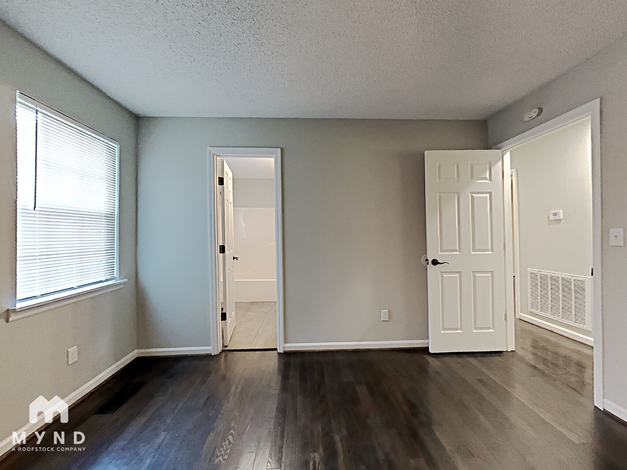 Building Photo - 1021 Medina Dr