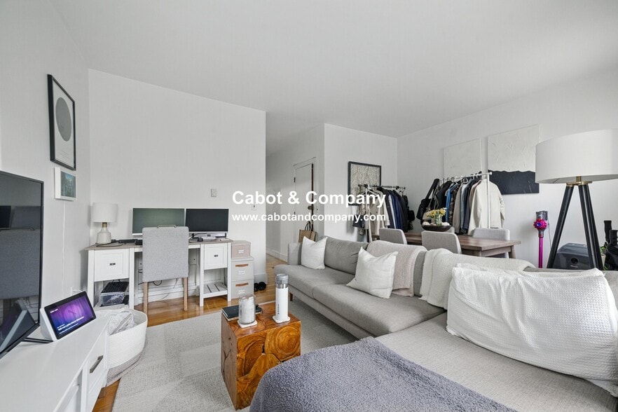 Building Photo - 104 Appleton St