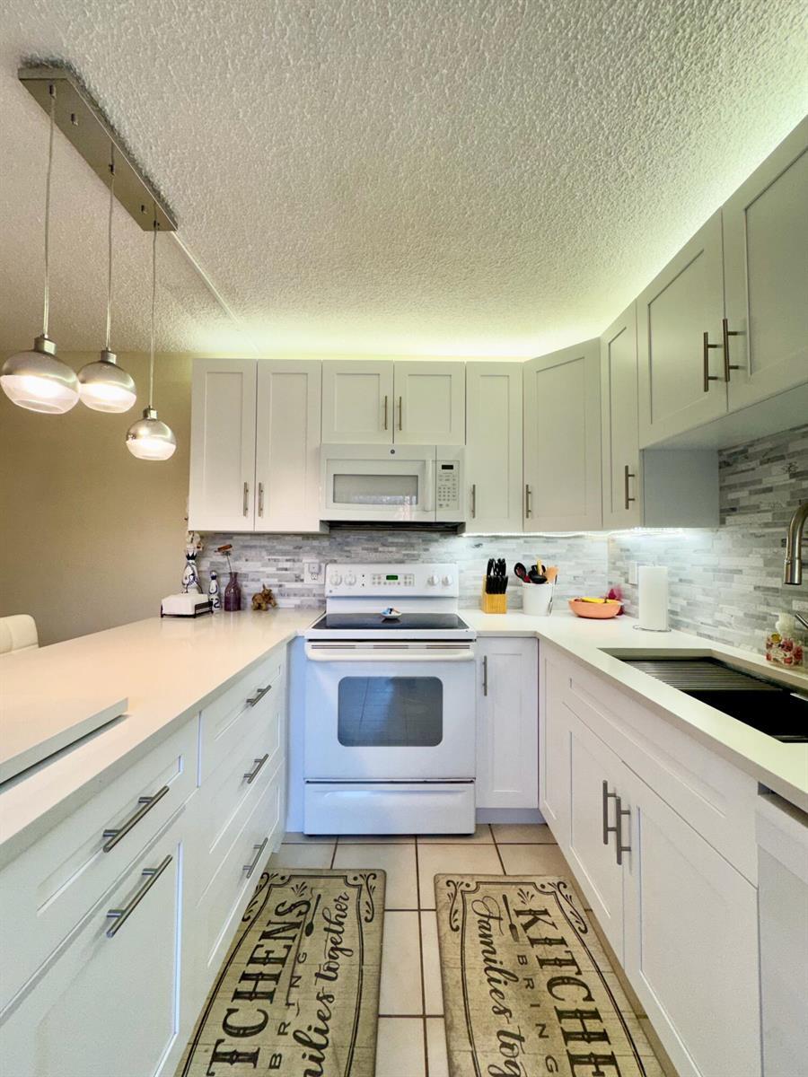 Building Photo - 1765 San Jose Dr