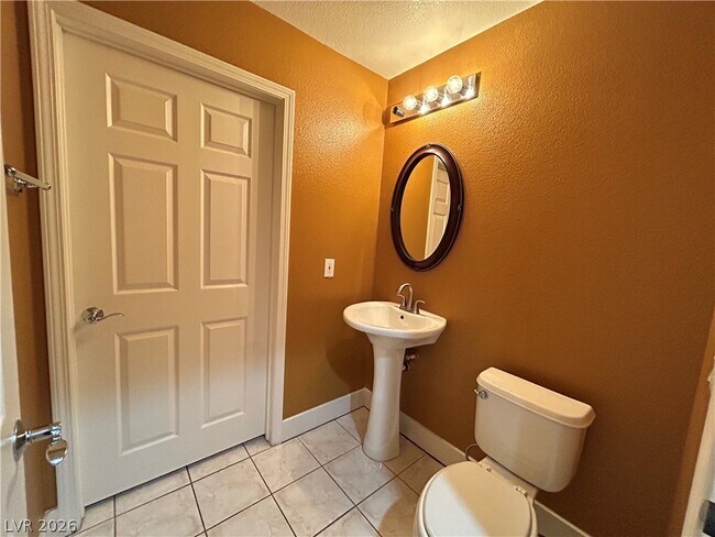 Building Photo - 35 E Agate Ave