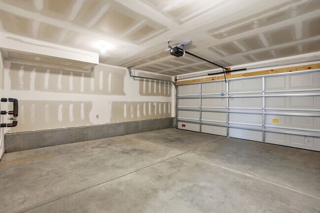 Building Photo - Brand-New Townhome in the University area at Senata at Research Park!