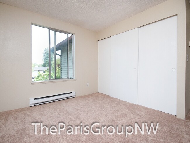 Building Photo - 3BR Top Flr Fairwood Condo – Great Locatio...