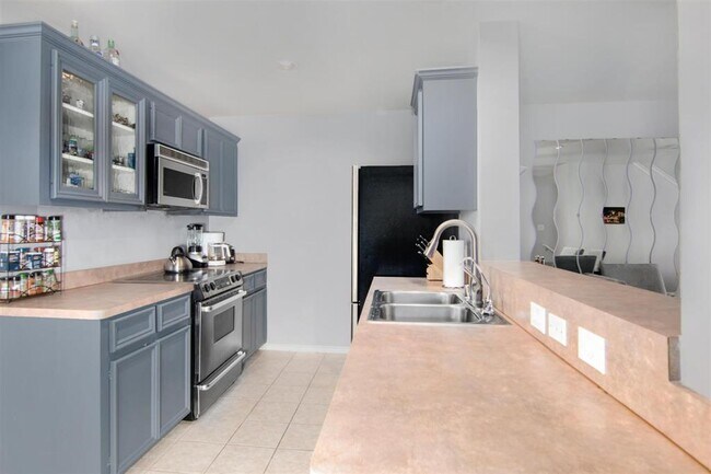 Building Photo - 2236 Ann St