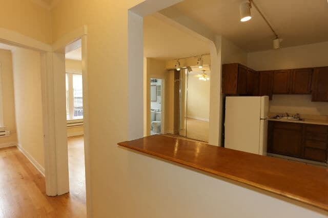 Building Photo - 457 W Melrose St