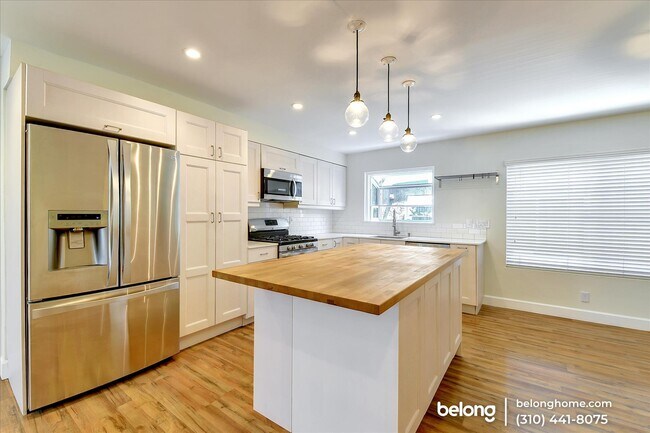 Building Photo - 720 Waterloo St