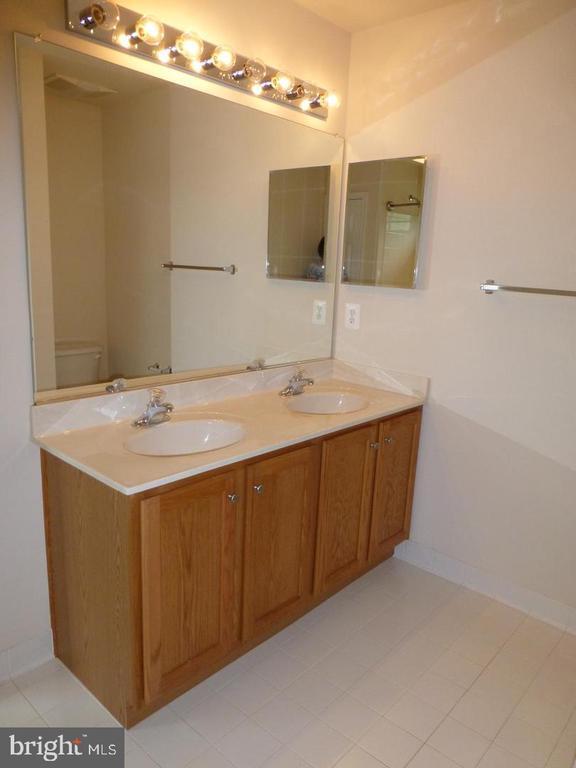 Building Photo - 6930 Westlawn Dr