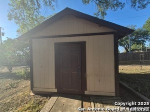Building Photo - 205 Maple Dr