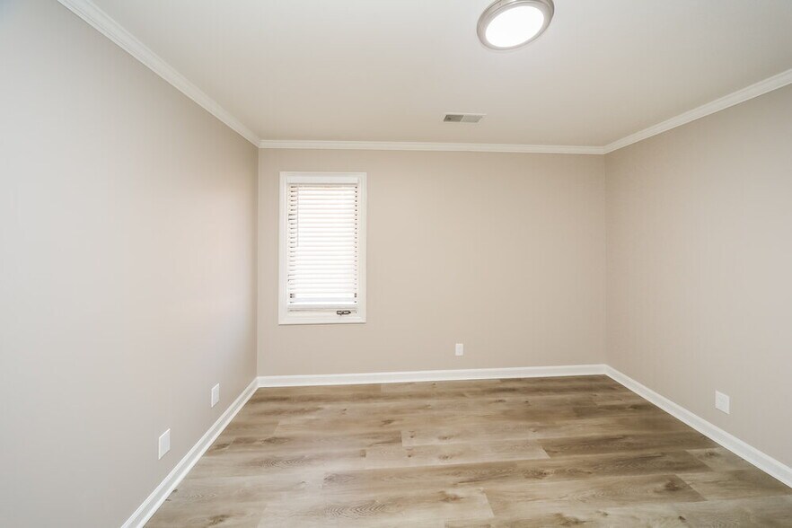 Building Photo - 6404 Evergreen Dr