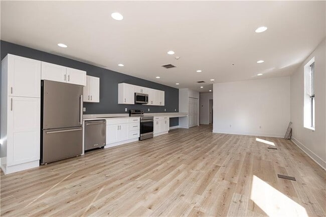 Building Photo - 232 3rd Ave