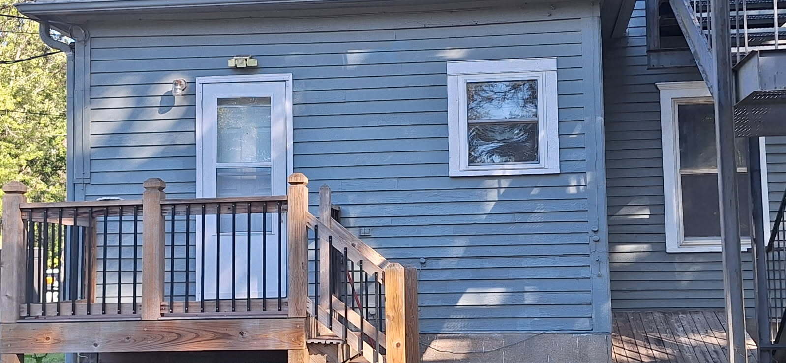 Back Entrance - 216 NE Douglas St