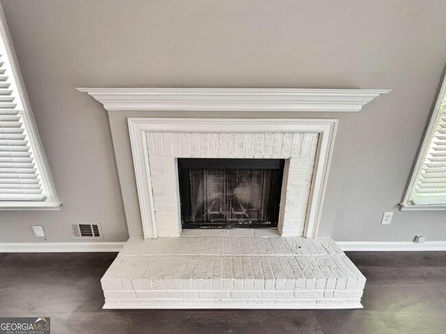 Building Photo - 1840 Cooper Lake Dr SE