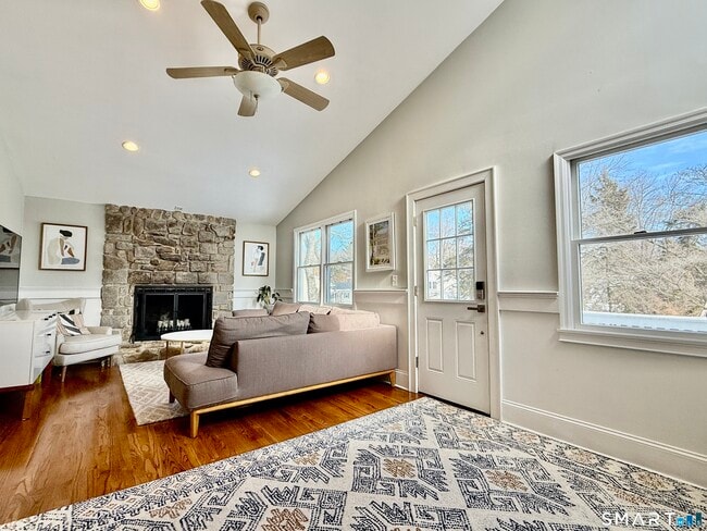 Building Photo - 23 Sleepyhollow Dr