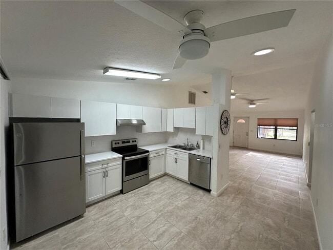 Building Photo - 6818 S Himes Ave