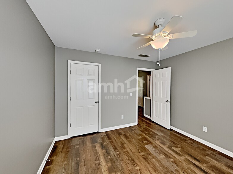 Building Photo - 2412 Newberry Ln