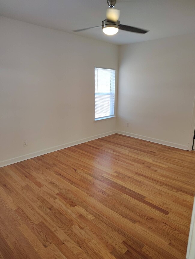 Building Photo - 944 33rd Ave N