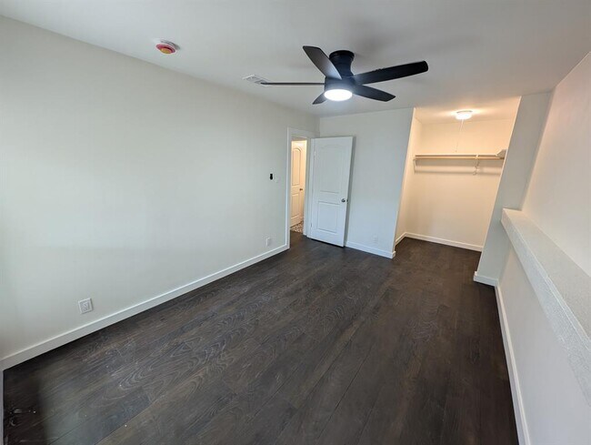 Building Photo - 2905 Parker Ln