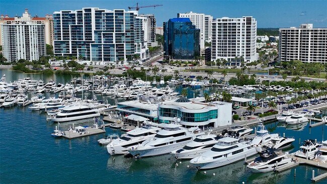 Building Photo - 301 QUAY Cmn