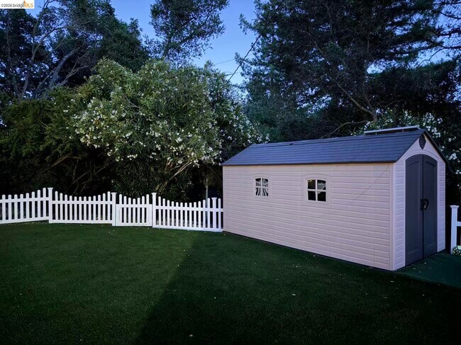 Building Photo - 3560 Old Mountain View Dr