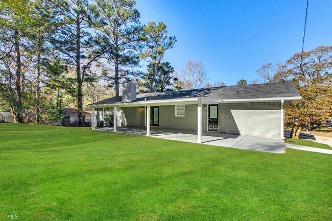 Building Photo - 3661 Collins Dr