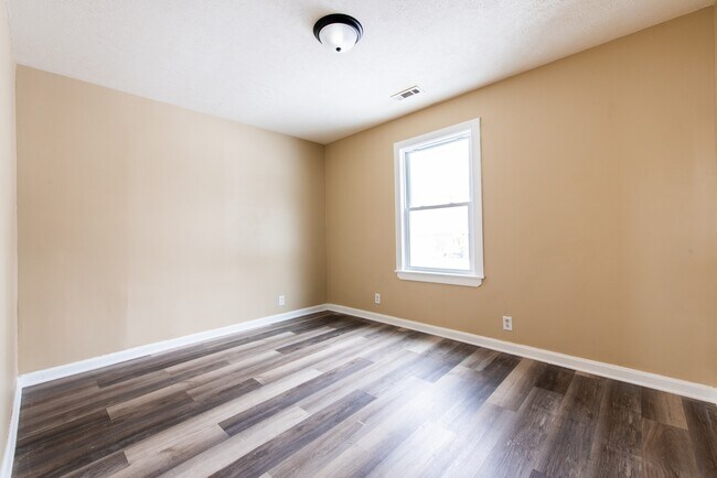 Building Photo - 6610 Elmwood Ave