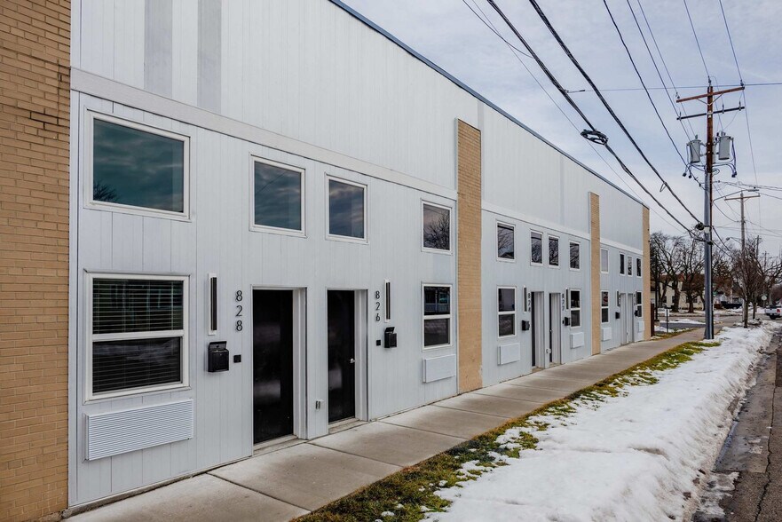 Building Photo - 217 S Badger Ave