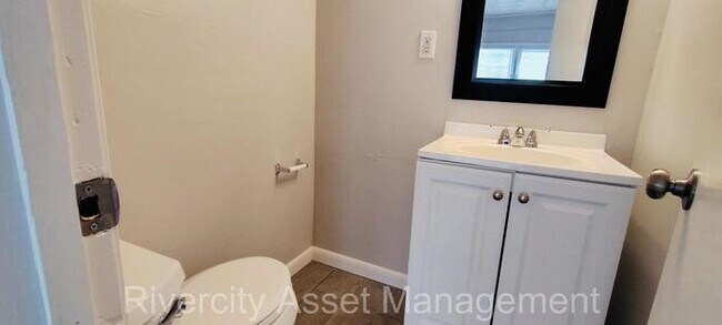 Building Photo - This 4 Bedroom Home is A True Gem!!!! Sect...