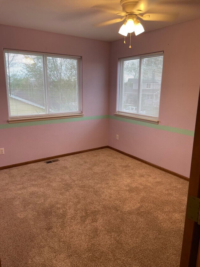 Building Photo - Beautiful 3 Bed 2.5 Bath Home in Milliken, Huge Corner Lot, Fenced Yard & Unfinished Basement