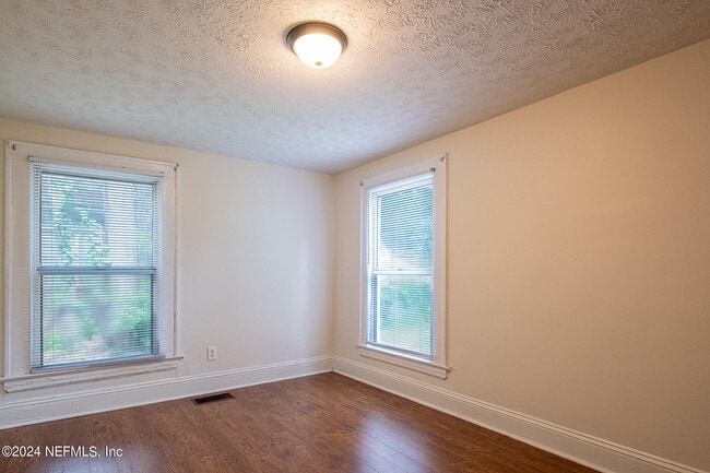Building Photo - 4333 Longfellow St
