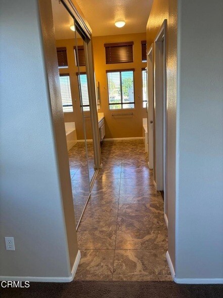 Building Photo - 10463 Graham Ct