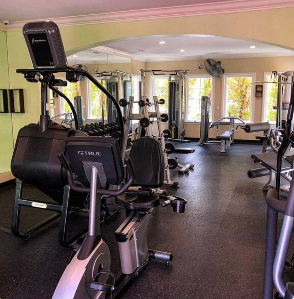 Building Photo - 2220 Camino de la Reina