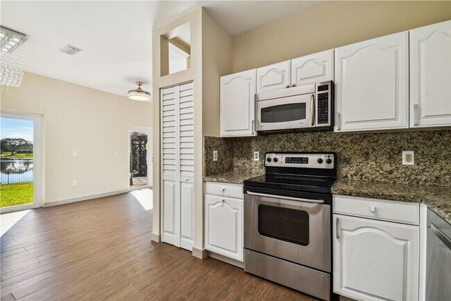 Building Photo - 541 NW 205th Ave