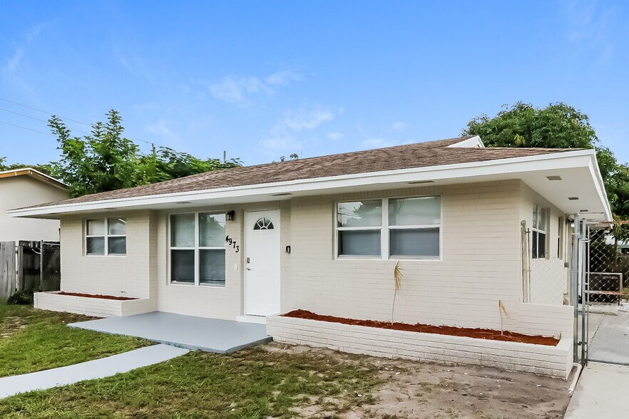 Building Photo - 4973 Elmhurst Rd