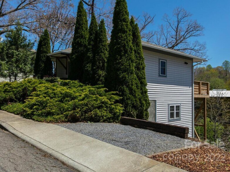 Building Photo - 38 Jefferson Dr