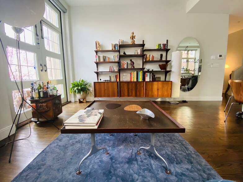 Living room - 225 Dorchester St