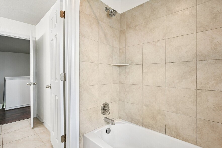 Bathroom 3 - 7634 Leonardo Dr