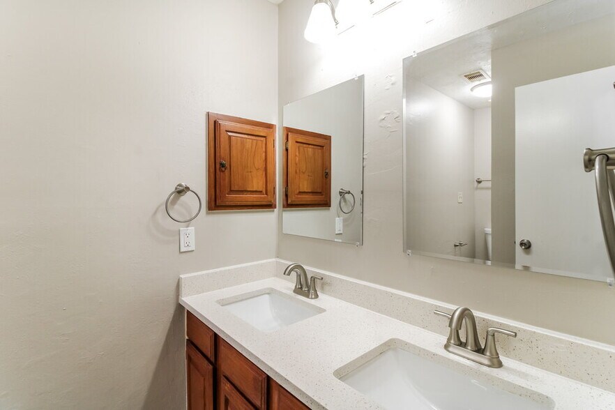 Building Photo - 1418 Hunters Park Dr