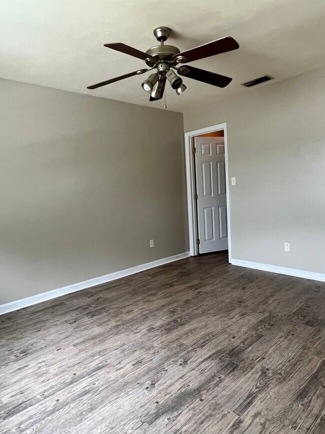 Building Photo - 4108 Mission Trace Blvd