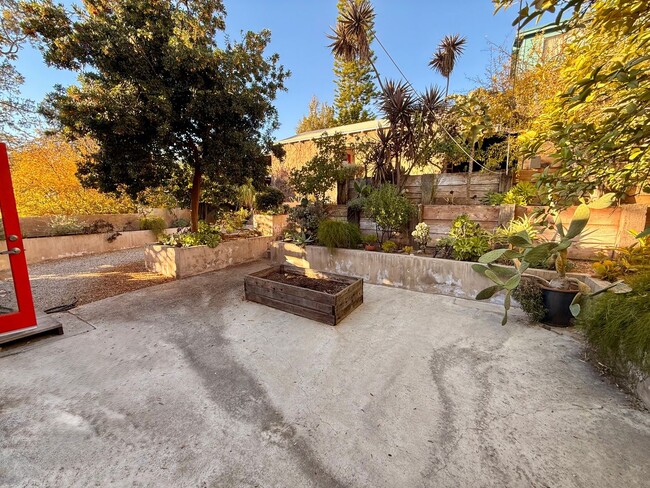 Building Photo - Hilltop Highland Park Sanctuary with Views, Private Gated Yard, In Unit Laundry, Parking & Abunda...