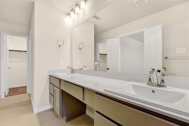 Building Photo - 3737 Malibu Dr