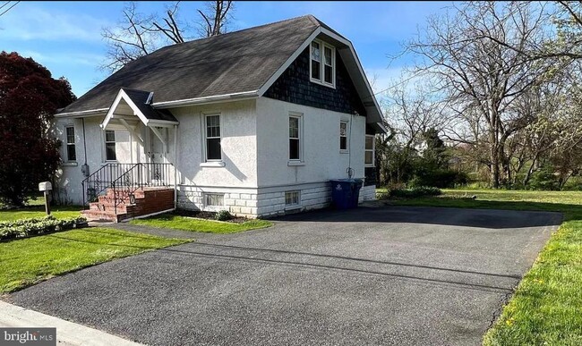 Building Photo - 4 Princeton Ave