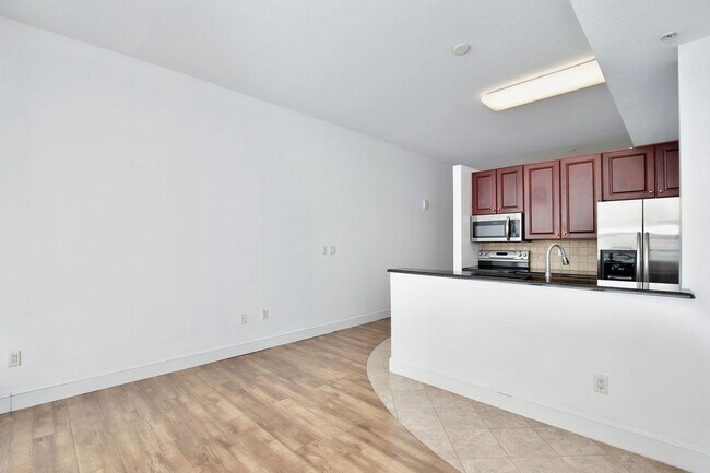 Building Photo - Modern 1/1 Condo in the Heart of Orlando –...