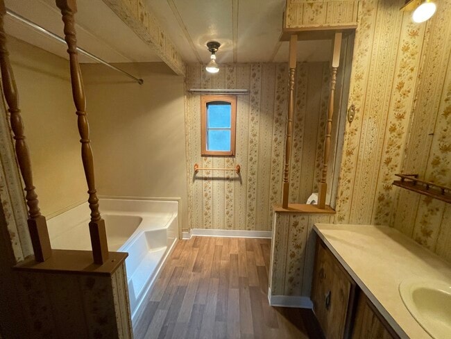 Building Photo - 201 Lind Rd