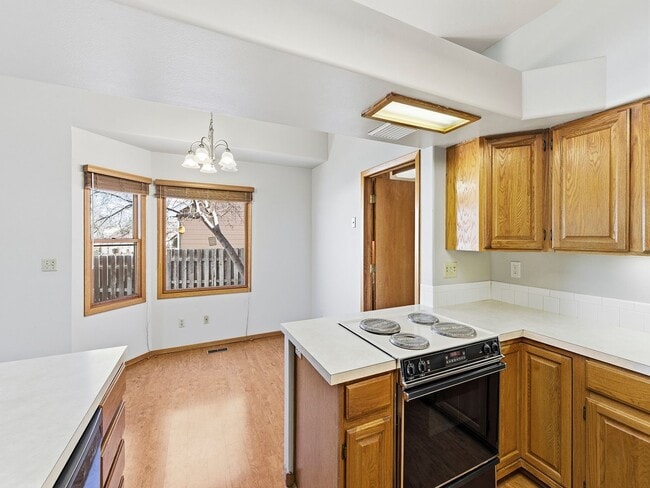 Building Photo - Beautiful Home with New Carpets, Fenced Yard, A/C, and Finished Basement!