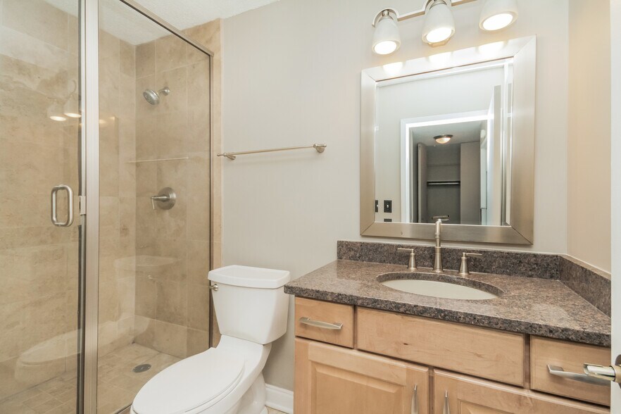 Building Photo - 10 E Ontario St