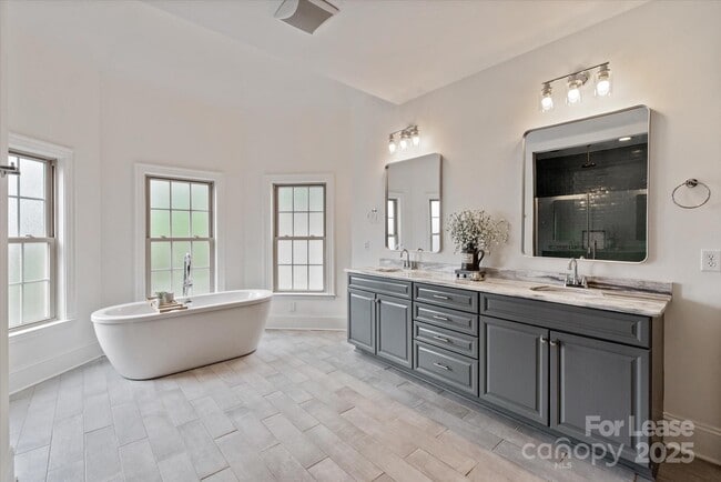 Building Photo - 11841 Churchfield Ln