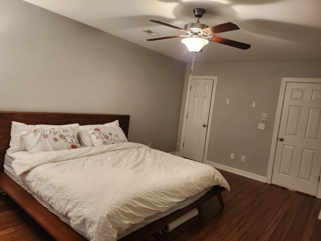 Building Photo - 2015 Fieldhouse Ave