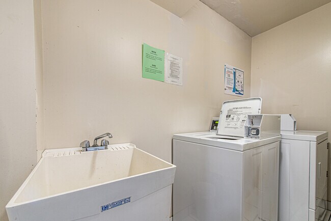 Building Photo - 1477 N Winslowe Dr